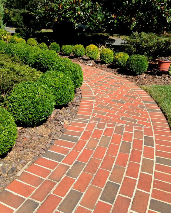 Brick pathway with horizontal and vertical pattern - North Georgia Brick